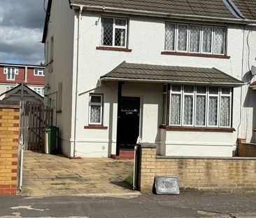 4 Bed Semi-Detached House, St. Johns Road, IG2 - Photo 6