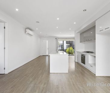 Comfortable & Low-Maintenance Living in Prime Springvale Location! - Photo 2