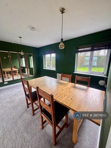 4 bedroom flat to rent - Photo 2