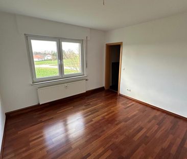 Helle 3-Zimmer-Wohnung im OG mit Loggia und Garage – ca. 95 m² - Foto 1