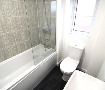 2 bedroom semi-detached house to rent - Photo 6