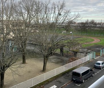 Appartement situé dans une résidence calme et sécurisée non loin du... - Photo 2