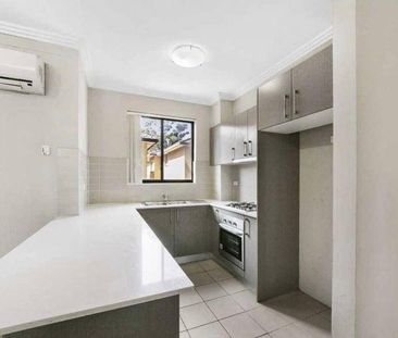 $600 per week - Photo 2