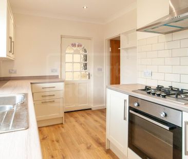 2 bedroom semi-detached house to rent - Photo 6