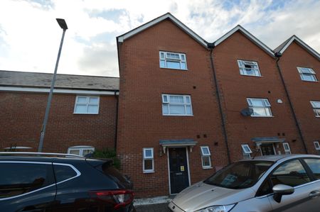 1 bedroom room to rent Lenz Close, Colchester, CO1 - Photo 4
