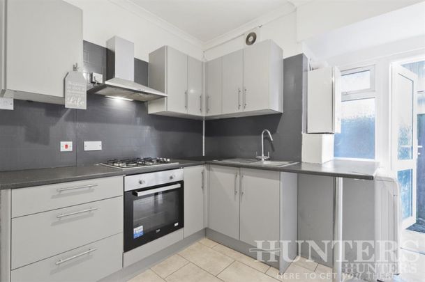 2 bedroom Flat To Let - Photo 1