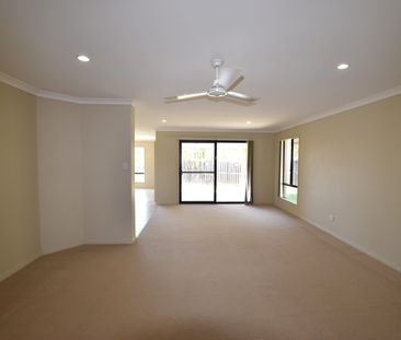 :: LIVE IN STYLE.. AT THIS SOUGHT AFTER ADDRESS - Photo 2