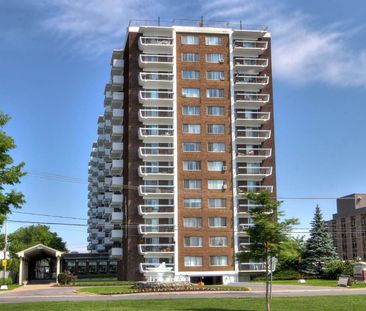 30 Chemin du Bord-du-Lac, Pointe-Claire, QC - Photo 3