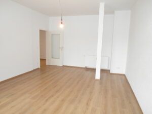 Schillerstr. 34, Wohnung 1 ~~~ Balkon, sep. Gartenanteil, Tageslichtbad mit Wanne und Dusche, Gäste-WC, Abstellraum, Abstellraum im Treppenhaus, Keller - Foto 1