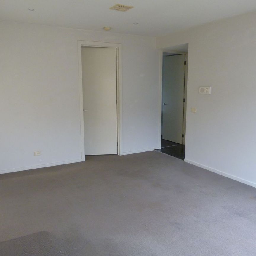 Modern, Spacious & Perfectly Located! - Photo 1