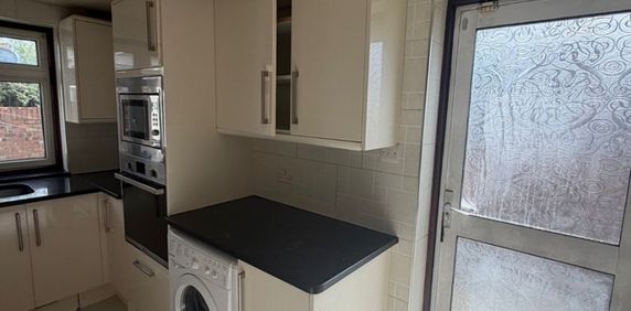Room in a Shared Flat, North Circular Road, NW2 - Photo 2
