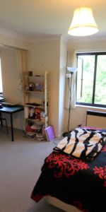 The Rowans, Woking, Surrey, GU22 - Photo 4