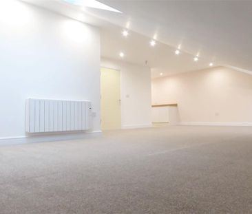 2 bedroom penthouse to rent - Photo 2