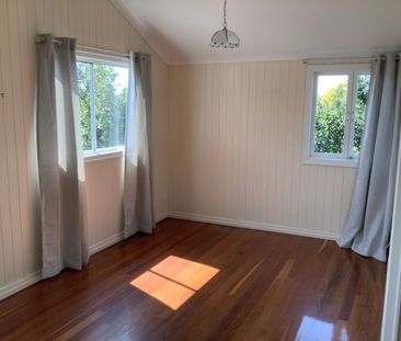 Charming home with entertainer deck - Photo 1