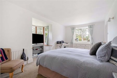 An impressive detached farmhouse situated in a rural position - Photo 5