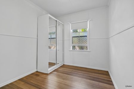 TWO BEDROOM RENOVATED BEACH PAD - AMAZING LOCATION! - Photo 4