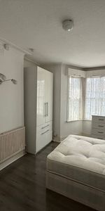 Room in a Shared House, Grosvenor Road, IG1 - Photo 3