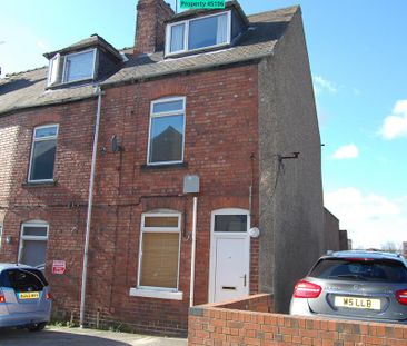 3 bedroom end of terrace house to rent - Photo 2