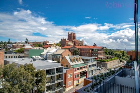 High spec fully furnished apartment in the popular eastern end of the City - Photo 4