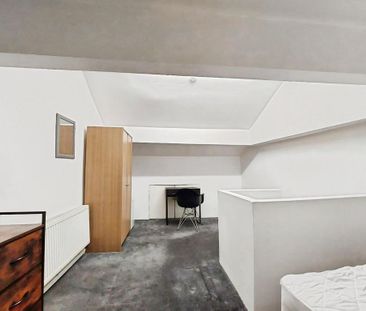 4 bedroom end of terrace house to rent - Photo 4