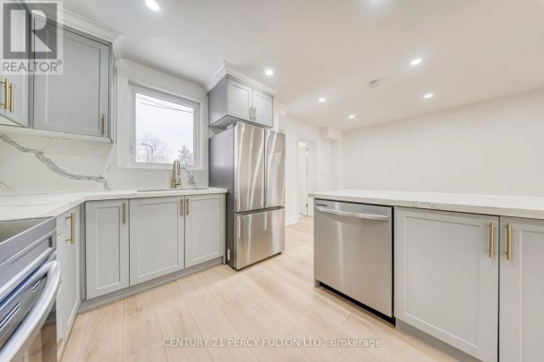 194 KENNEDY ROAD - Photo 1