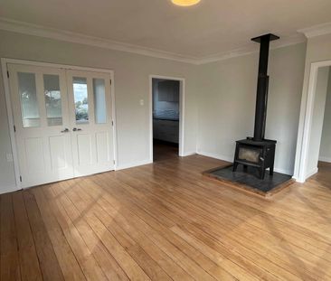 Freshly Renovated 2-3 Bedroom Home $500pw - Photo 1