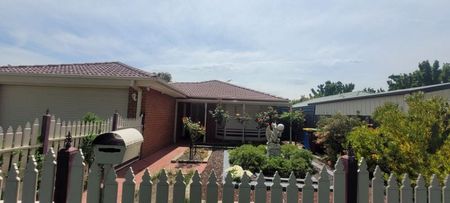 Family Home in a Prime Cranbourne West Location - Photo 3