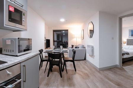 Roscoe Street - Photo 3