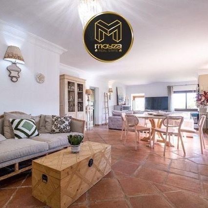 Chalet en alquiler en Benahavis, Benahavis - Photo 1