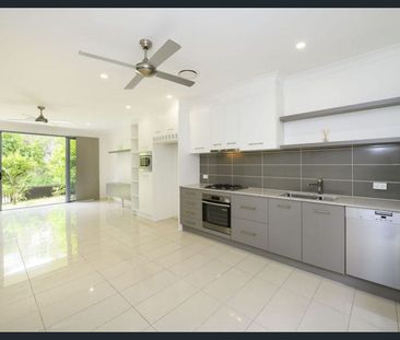 Modern Townhouse with Ducted A/C - Photo 6