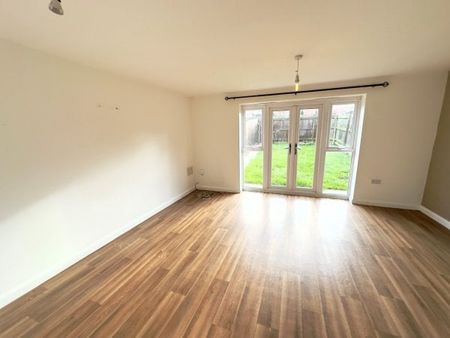 May Drive, Leicester, LE3 - Photo 3