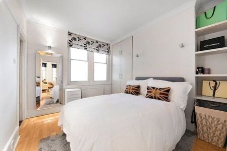 1 bedroom flat with 1 reception and 1 bathroom in Carrington Street, W1J - Photo 2