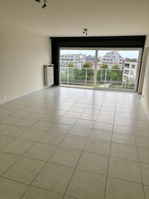 Lichtrijk appartement met 2 slaapkamers in Roeselare - Photo 1