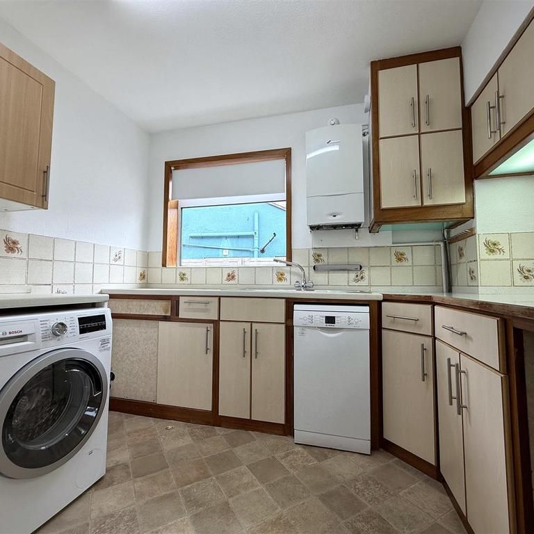 3 bedroom bungalow to rent - Photo 1