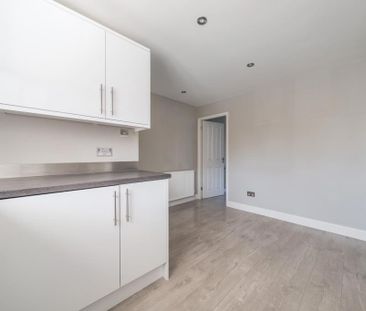 2 bedroom semi-detached house to rent - Photo 6