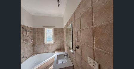 Conveniently Located - Photo 5