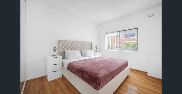 Spacious & Well-Located Two Bedroom Apartment - Photo 1