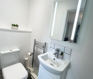 Room in a Shared House, Cedar Road, SO14 - Photo 4