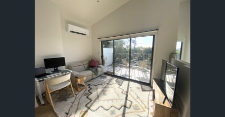 Townhouse with it's own driveway !! - Photo 3