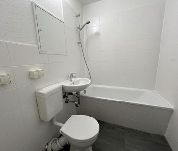 Gut geschnittene 4 Zimmer Wohnung mit Balkon! 1 Monat kaltmietfrei! - Foto 1