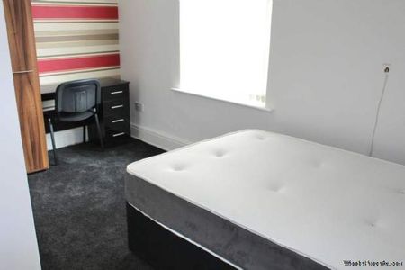 4 bedroom property to rent in Salford - Photo 2