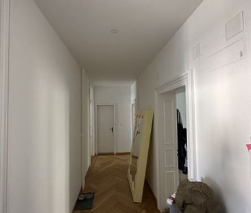 Helle Altbauwohnung mit Dachterasse - Photo 2