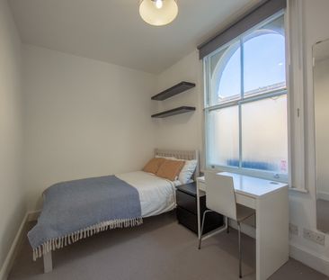 3 Bed Flat, St. Pancras Way, NW1 - Photo 3