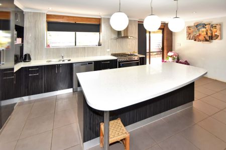 4 Bedroom Property in Desirable Hillside Gardens - Photo 5