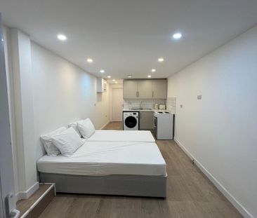 Studio to rent - Photo 2