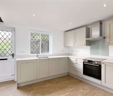 A charming Grade II listed home in the heart of historic Brenchley - Photo 6