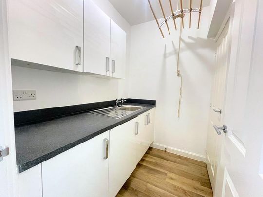 4 bedroom terraced house to rent - Photo 1