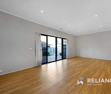 Great Family Home in Sanctuary Lakes Estate! - Photo 4