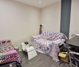 3 bedroom House in Hyde Park Close, Leeds - Photo 2