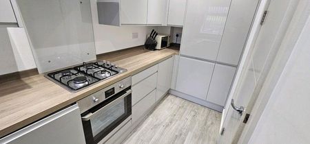 3 bedroom end of terrace house to rent - Photo 4